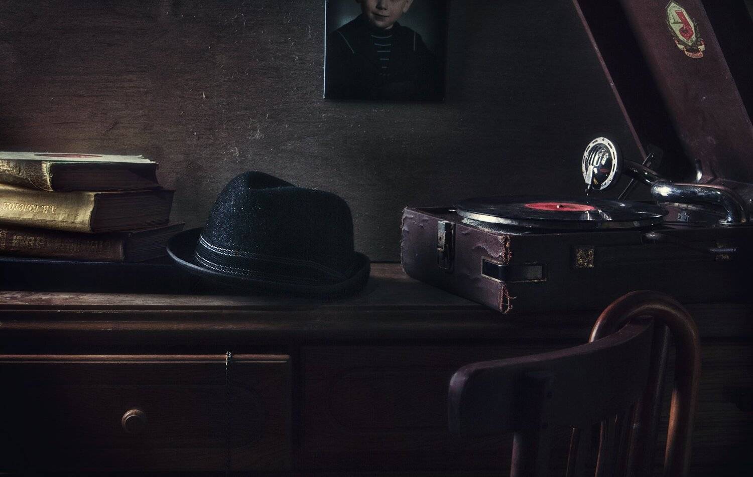 Книги, Натюрморт, Патефон, Стул, Шляпа, Ящик, Наталья Голубева