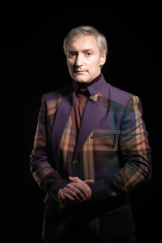 мужчина, портрет Серьезный человек фото превью