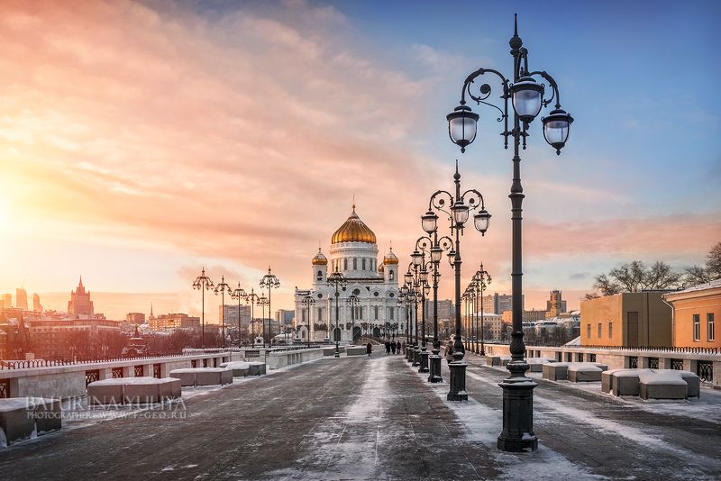 Витиеватый ряд фонарный фото превью