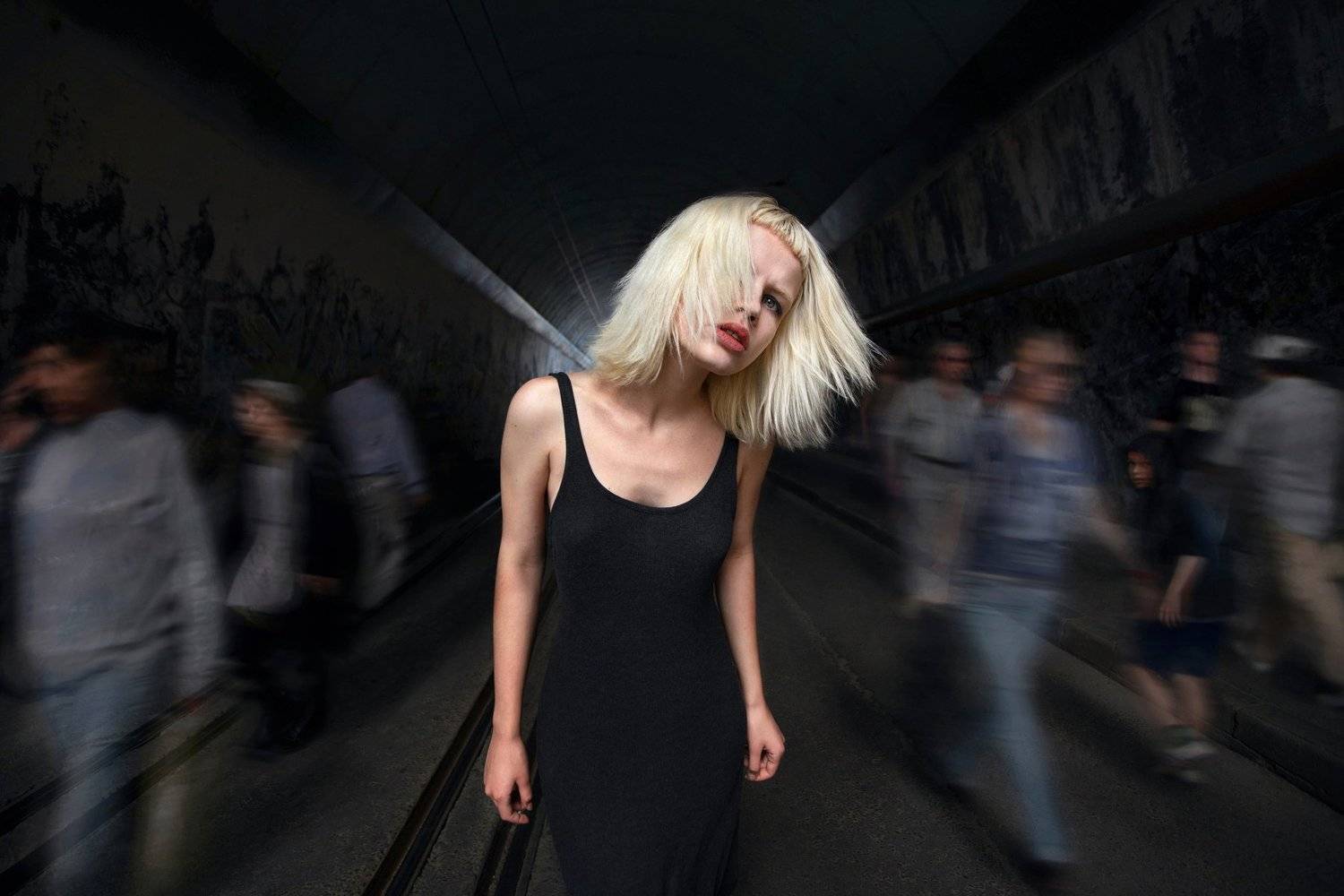 улица, девушка, тоннель, прохожие, люди, движение, суета, город,street, woman, tunnel, pedestrians, people, movement, bustle, city, Александра Маркварт