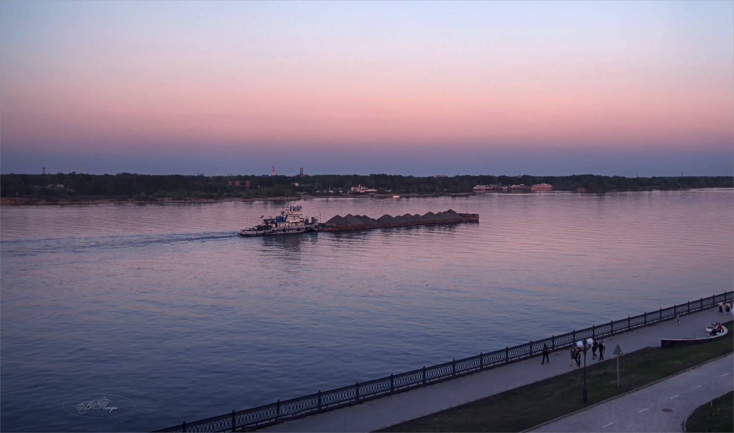 река баржа закат, Вера Петри