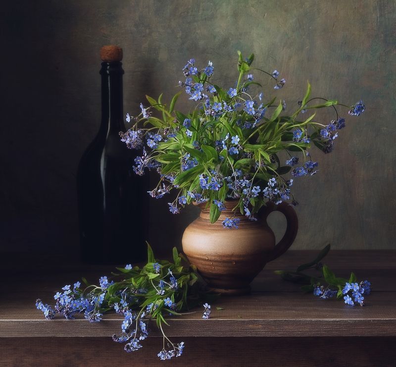 натюрморт,весна,цветы,кувшин,незабудки,букет,бутылка с незабудками... фото превью