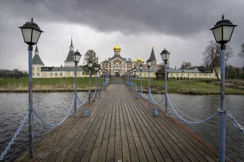 Россия, Новгородская область, Иверскийй  Валдайский монастырь, Дорога к Богу фото превью