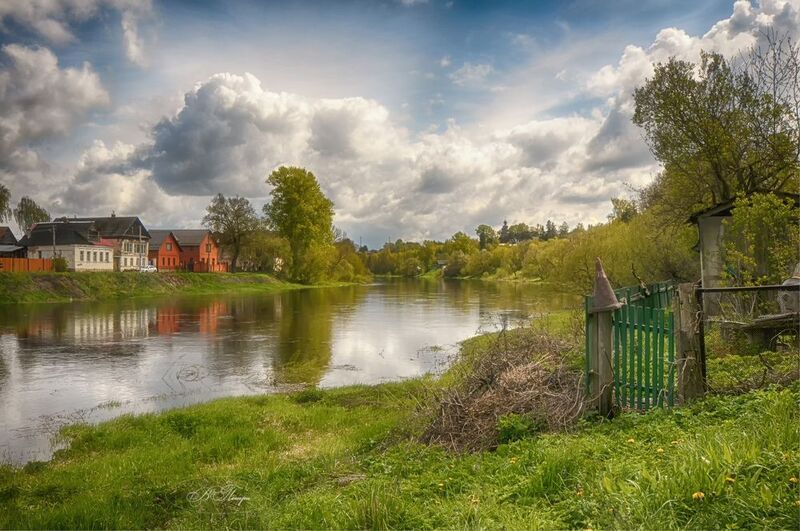 река домики отражения облака Май в провинции фото превью