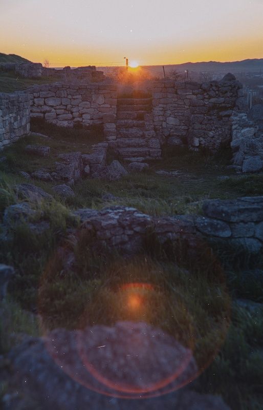 весна, древность, античность, городище, полис, архитектура, история, наследие, пантикапей, боспорское царство, митридат, закат, солнце, блика, атмосферное, величие, мануальное, винтажная оптика, гелиос 44-2, керчь, крым, россия Апрельский закат в Пантикапее. фото превью