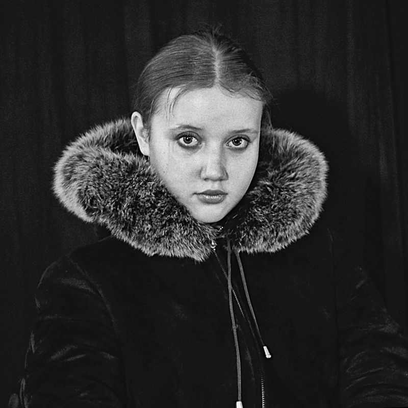 девушка, портрет, глаза, взгляд, чб, апатиты Портрет в студии. 2004 фото превью