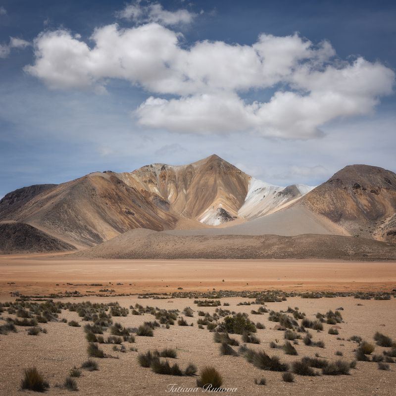 Мы оказались внутри картин Дали, с изображением красочных вулканов, разноцветного песка и причудливых камней, обрамленных в рамку из синего неба! фото превью