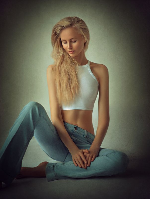 girl, model,hot, studio, portrait, black, light, young studio photo фото превью