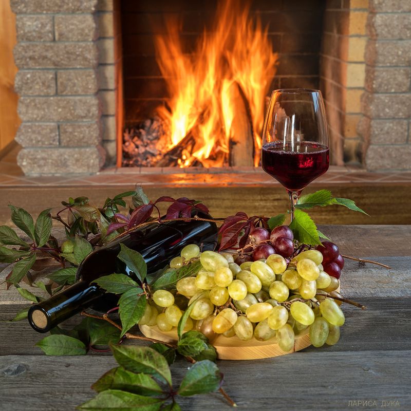 У камина фото превью