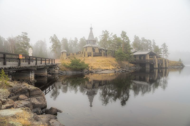 весна, остров, часовня, скит, туман  фото превью