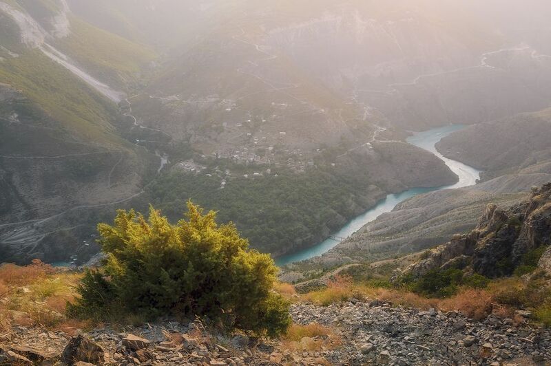 У реки Сулак фото превью
