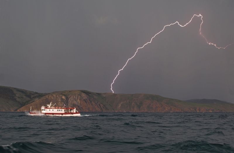 волны, пейзаж, вода, облака, тучи, вечер, озеро Шторм фото превью