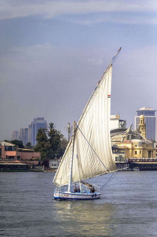 городской пейзаж, архитектура, Нил, Каир, Египет Прогулка по реке Нил, Каир, Египет. фото превью