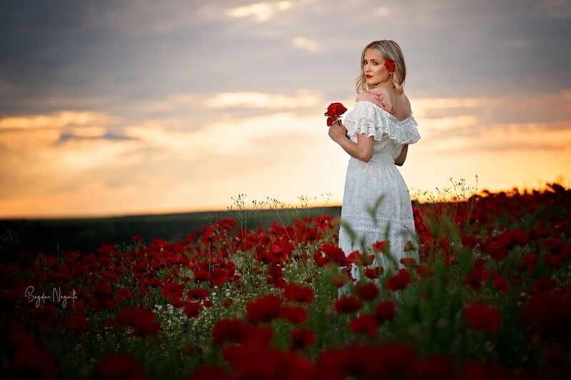 portrait, woman, studio, girl, beuty, model, outdoor, poppies Between-Petals фото превью