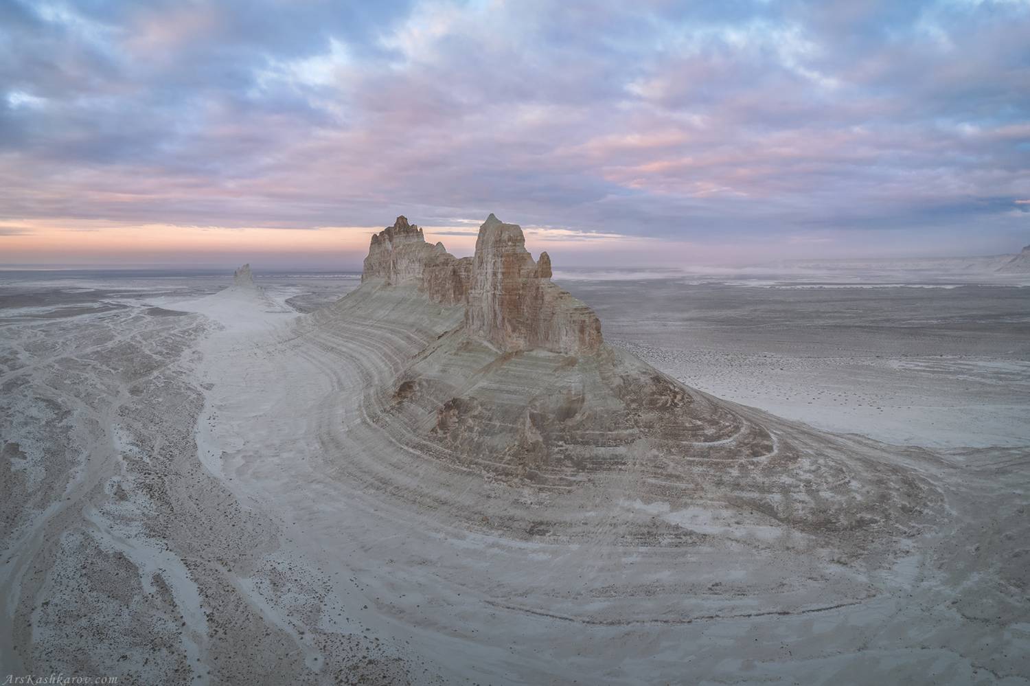 мангистау, мангышлак, босжира, казахстан, устюрт, одинокая гора, Арсений Кашкаров