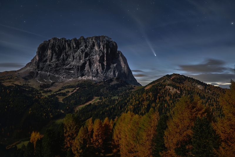 Комета C/2023 A3 (Цзыцзиньшань-ATLAS) в середине октябре 2024 года фото превью