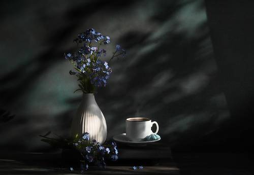 Незабудки и чашка кофе..