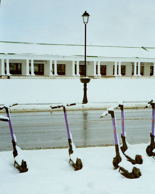 пленка, Суздаль, апрель, непогода, весна, самокаты под снегом Снежный апрель 2025 фото превью