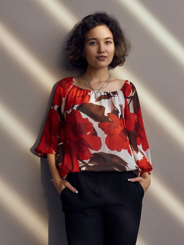 Женский портрет фото превью