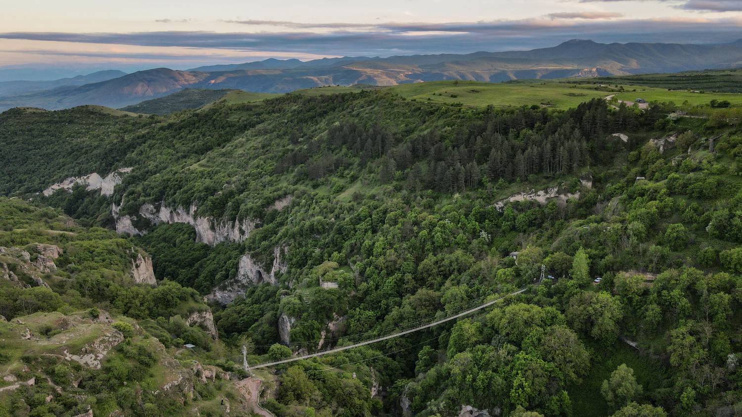 Армения, Сюникская область, пещерный город Хндзореск, подвесной мост, Гаврилов Юрий