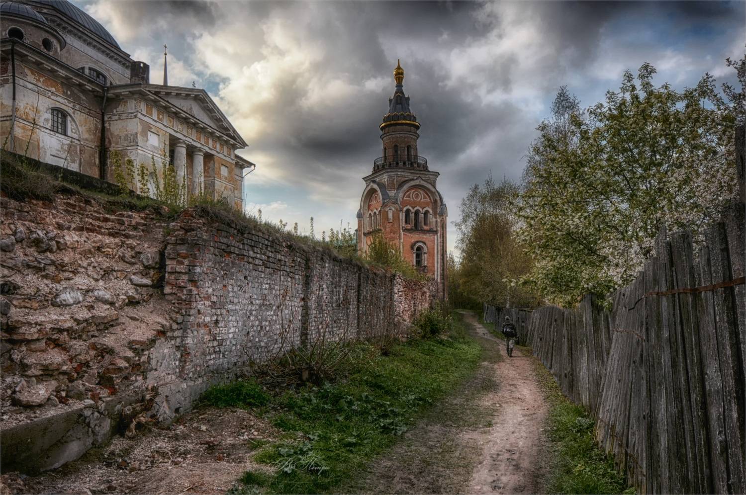 стена, башня, человек, яблоня, Вера Петри