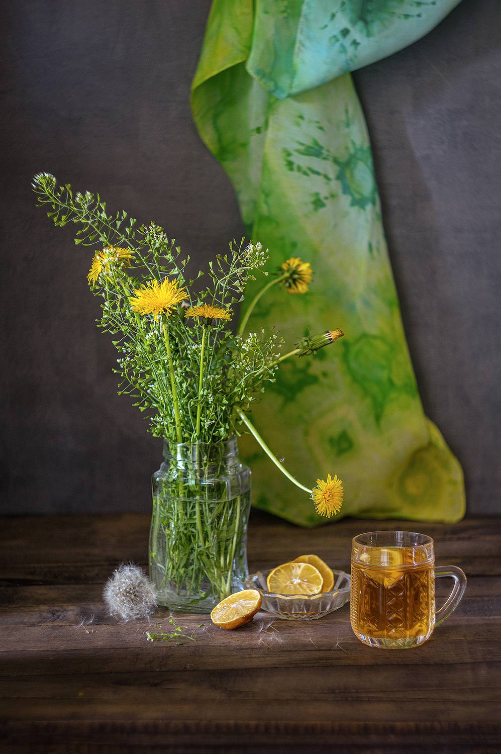 цветы, букет, одуванчики, пастушья сумка, ваза, лимон, кружка, розетка, вода, Алексей Бычков