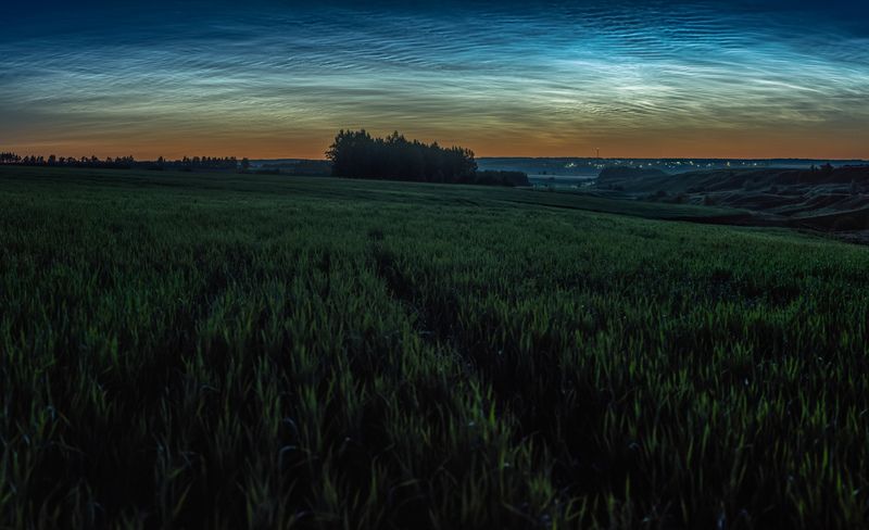 Первые серебристые облака фото превью