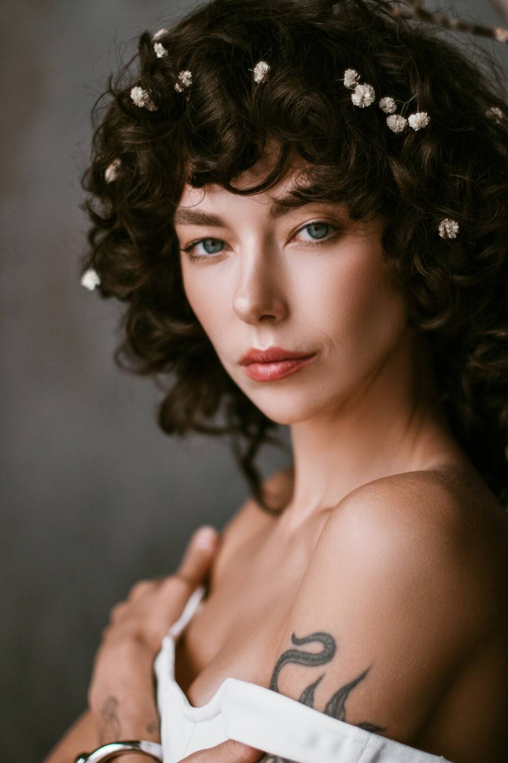 женский портрет в студии, Ажакина Ольга