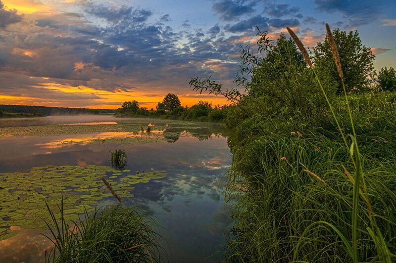 Рассвет на озере. фото превью