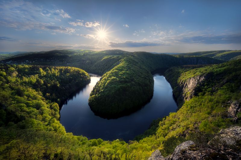 Daylight by the water фото превью
