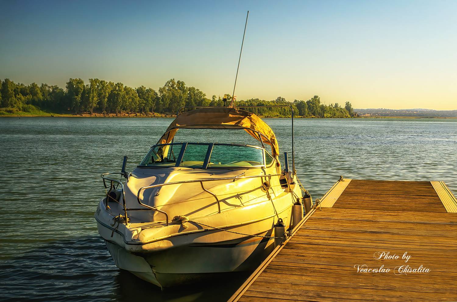 #река #катер #закат #воднаяпрогулка #моменты   #sunsetriver #boatadventure #glowonthewater #sunsetcruise #peacefulvibes, Veaceslav Chisalita