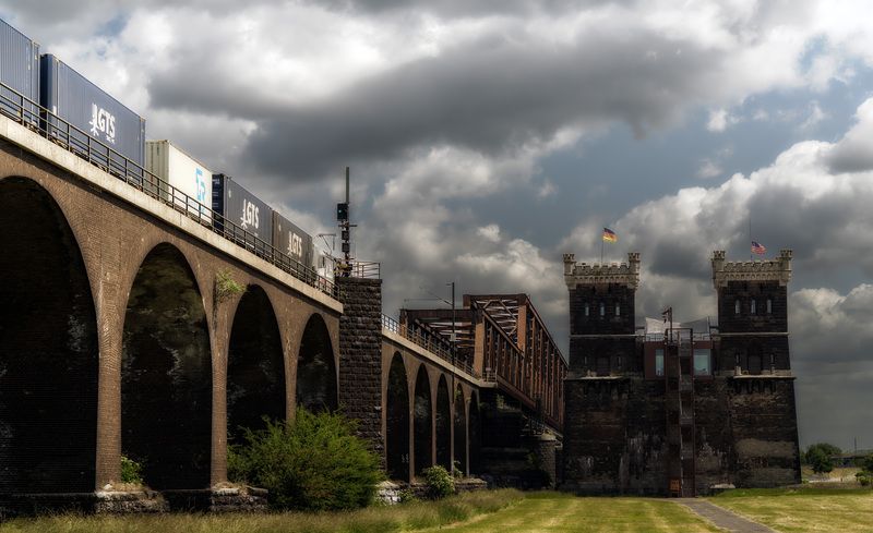 история город  Дуйсбург Германия  фото превью