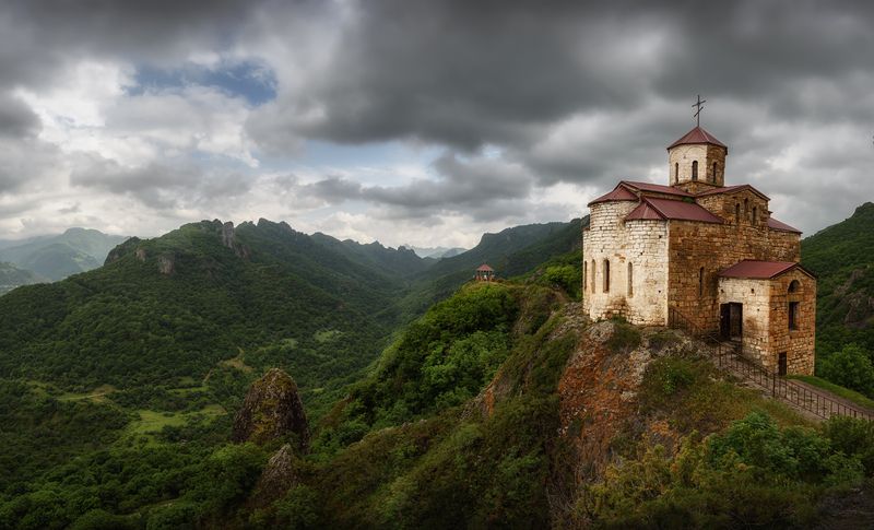кавказ, горы, карачаево-черкесия, теберда, кчр, шоана, шоанинский храм, храм, architecture, архитектура Старинный храм на горе Шоана фото превью