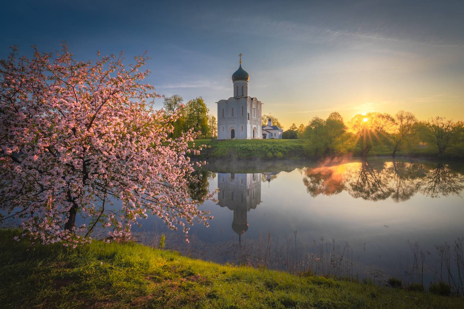 покрова на нерли, утро, яблоня, цветение, Mikhail Ioannisian