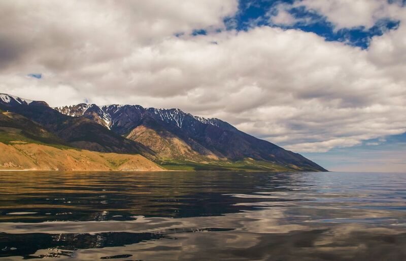 горы озеро пейзаж облака отражение утро весна Горы и озеро фото превью