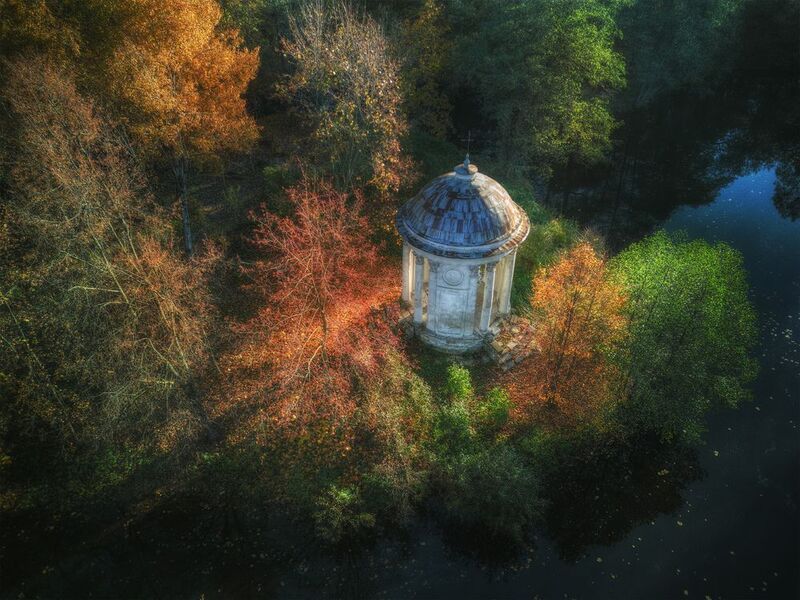 Ротонда «Павильон трёх философов» — сохранившаяся постройка усадьбы Быково (Раменский район, Московская область). Расположена на острове посреди круглого пруда в парке. фото превью