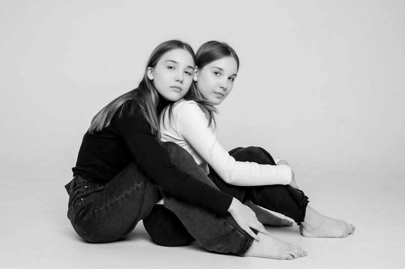 Sisters фото превью