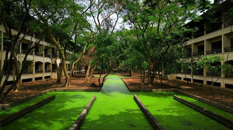 Заброшенный отель фото превью