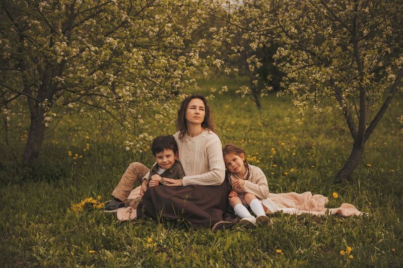 Family portrait, mother and daughter and son Svetlana and kids фото превью