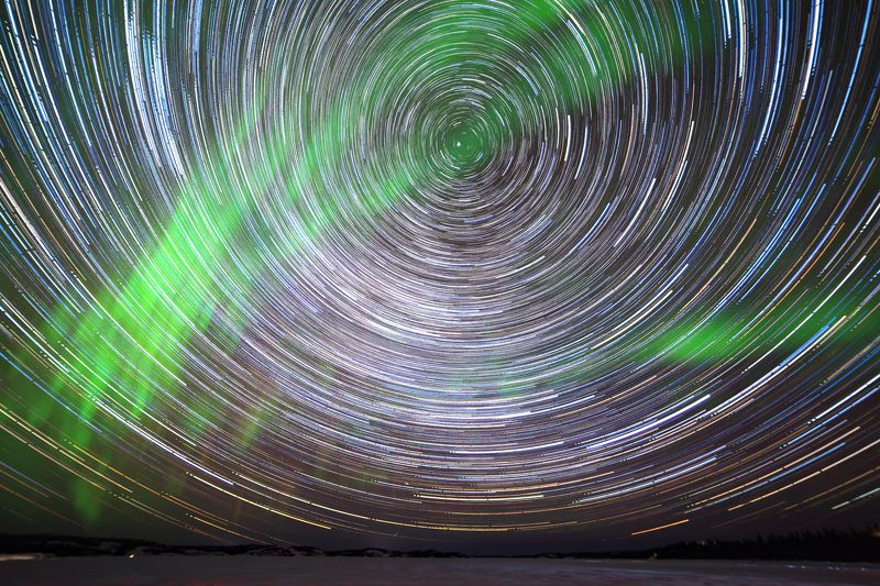 зима, снег, холод, озеро, лед, канада, аврора, северное сияние, звезды, треки Звездная Аврора фото превью