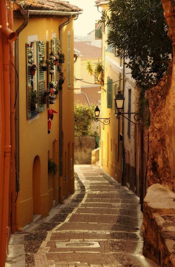 Архитектура, Дед Мороз, Дорожка, Лазурный берег, Ментон, Окна, Ставни, Фонари, Франция, ALLA SOKOLOVA