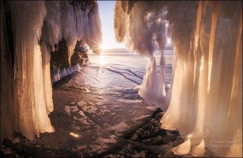 В ледяной пещере...