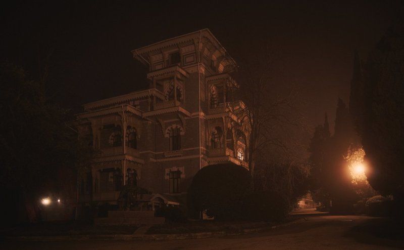 Парк, Гурзуф, Крым, Пейзаж, Архитектура, Туман, Огни, Фонари, Ночь, Ялта, Кипарисы Туманная ночь фото превью