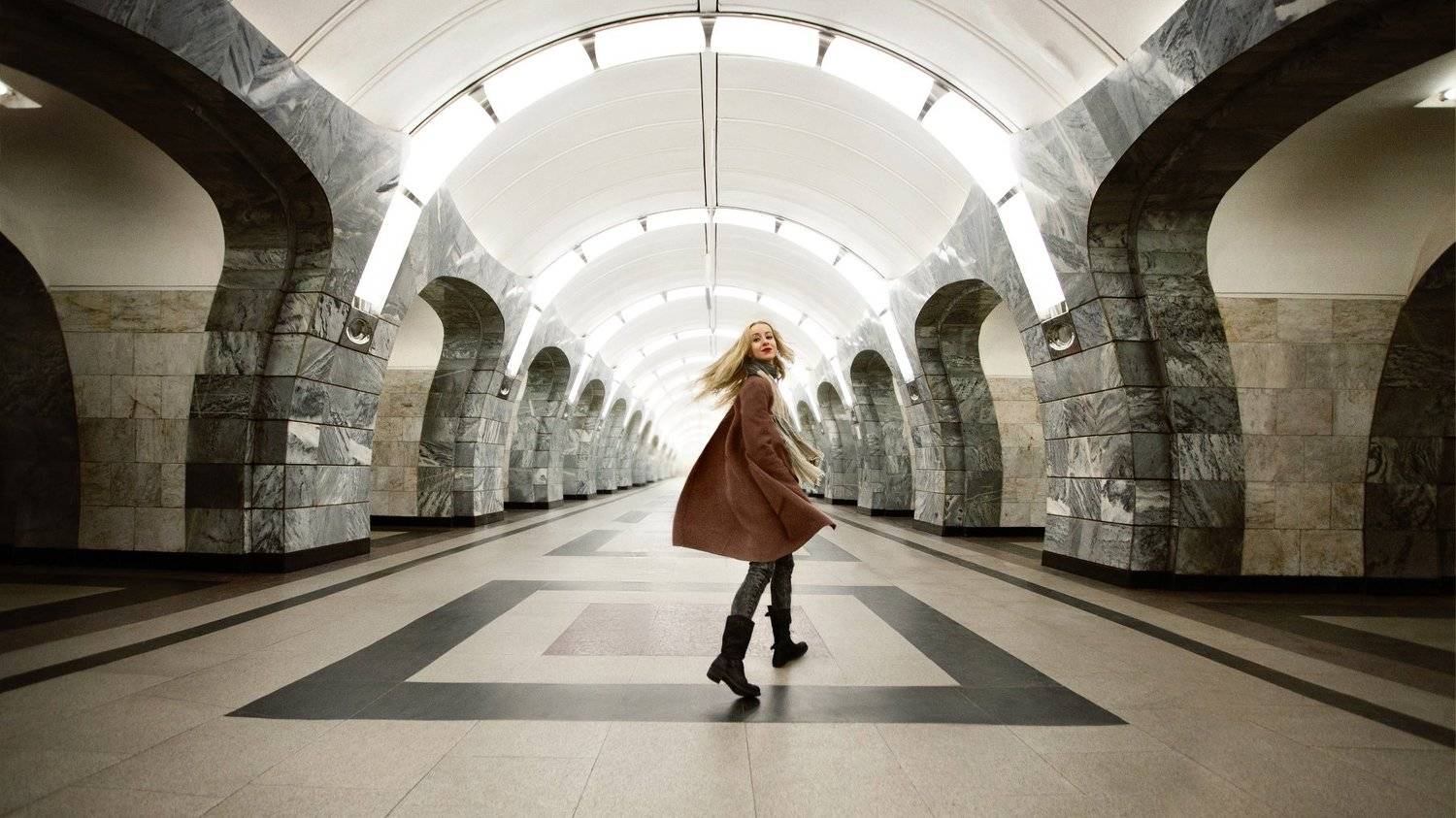 девушка, зима, Москва, метро,girl, winter, Moscow, Metro, Александра Маркварт
