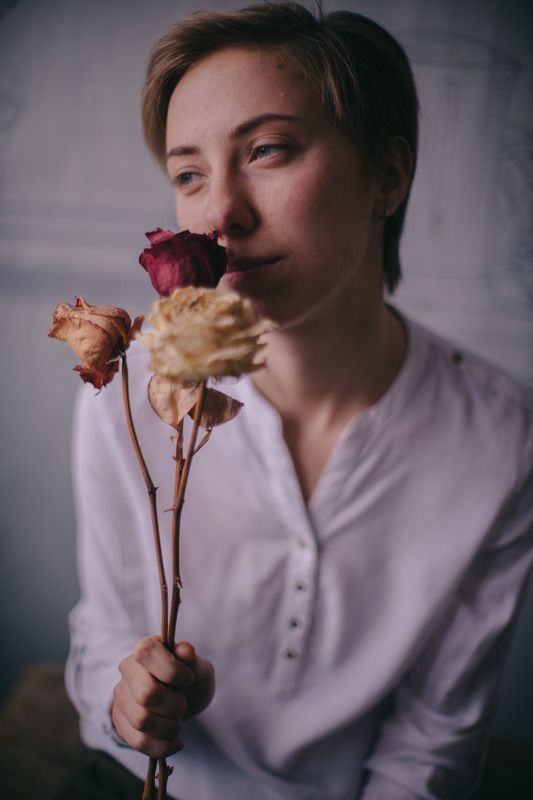 девушка цаветок цветы цифра никон nikon d800 50мм портрет окно свет композиция  Таня фото превью