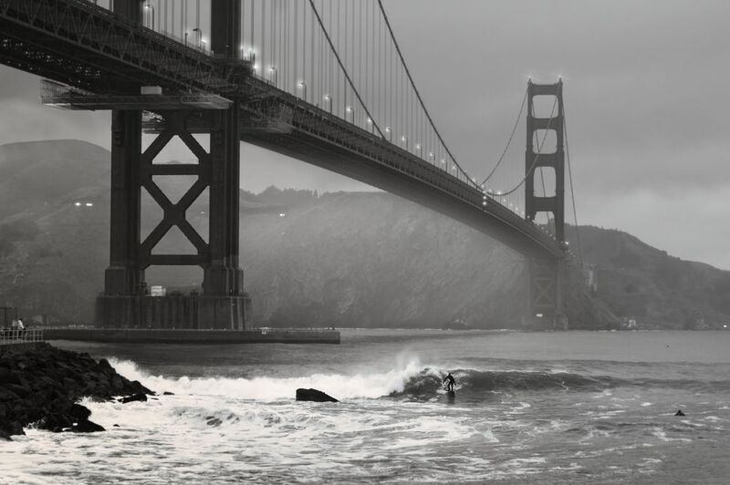 Perfect wave, black and white фото превью