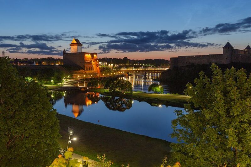 нарва июнь белая ночь граница река замок германа ивангородская крепость Белая ночь, Нарва - Ивангород. фото превью