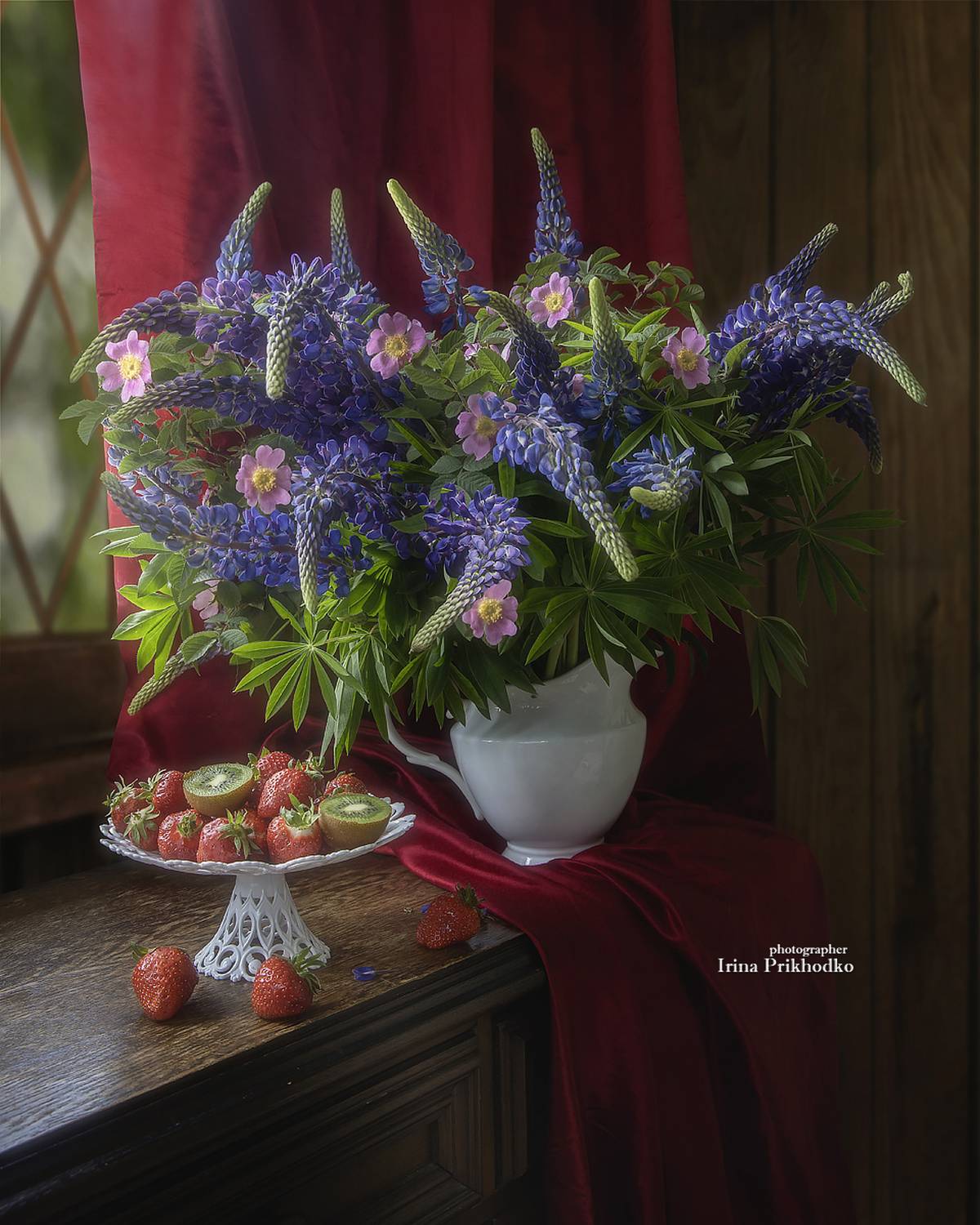 натюрморт, цветы, букеты, клубника,интерьер, Приходько Ирина