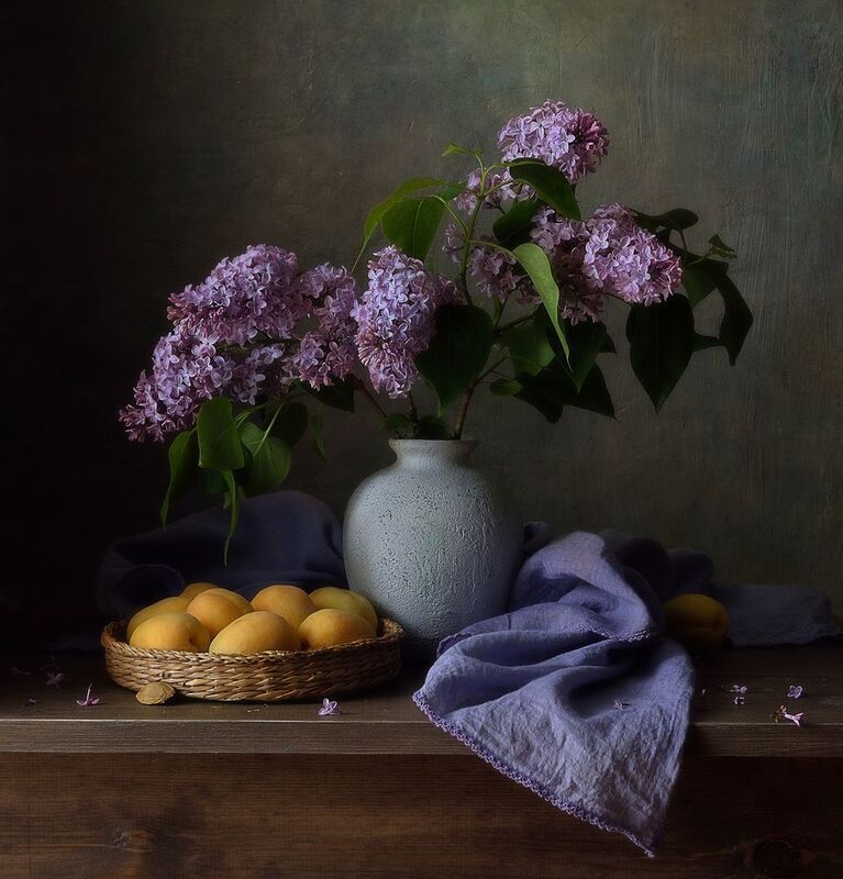натюрморт,сирень,абрикосы,лето сирень... фото превью
