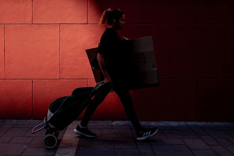 streetphotography, street, fotografía callejera, bastian cifuentes araya, periodista furioso, streetphoto, street photo, street photography, red, color, light CAMINAR фото превью